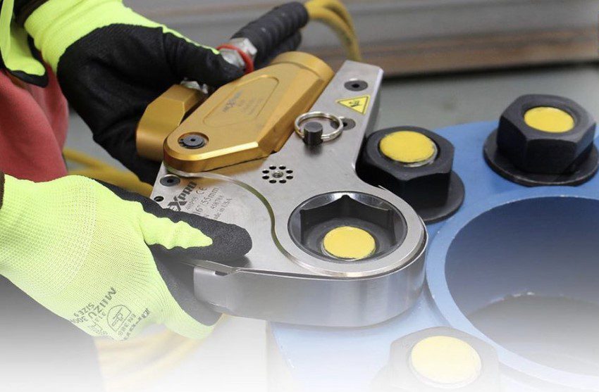 Hi Torque Hydraulic Tool being used